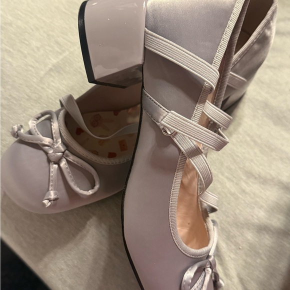 Beautiful SHIEN Grey Satin Heels Size 10. Never Worn. Has Nice Chunky Heel. - Picture 3 of 4